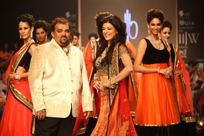  Sushmita Sen Charu Jewels at IIJW 2013